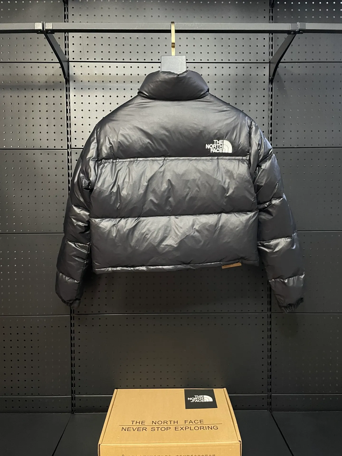 【𝗧𝗵𝗲 𝗡𝗼𝗿𝘁𝗵 𝗙𝗮𝗰𝗲/ 84 Same Style 】 ： 𝗧𝗵𝗲 𝗡𝗼𝗿𝘁𝗵 𝗙𝗮𝗰𝗲” 、 。 。 , 。 𝗧𝗵𝗲 𝗡𝗼𝗿𝘁𝗵 𝗙𝗮𝗰𝗲“ , Yosemite Half Dome, 。 + ： 1. RDS Quality 700 ， ，Lightweight ， 2. ， 7 ， ， 、 、 ， ！ 3. YKK ， ， ，9000Quality ZP 4. ， ， 5. Lightweight ， Size：XS-M ：White Black Pink